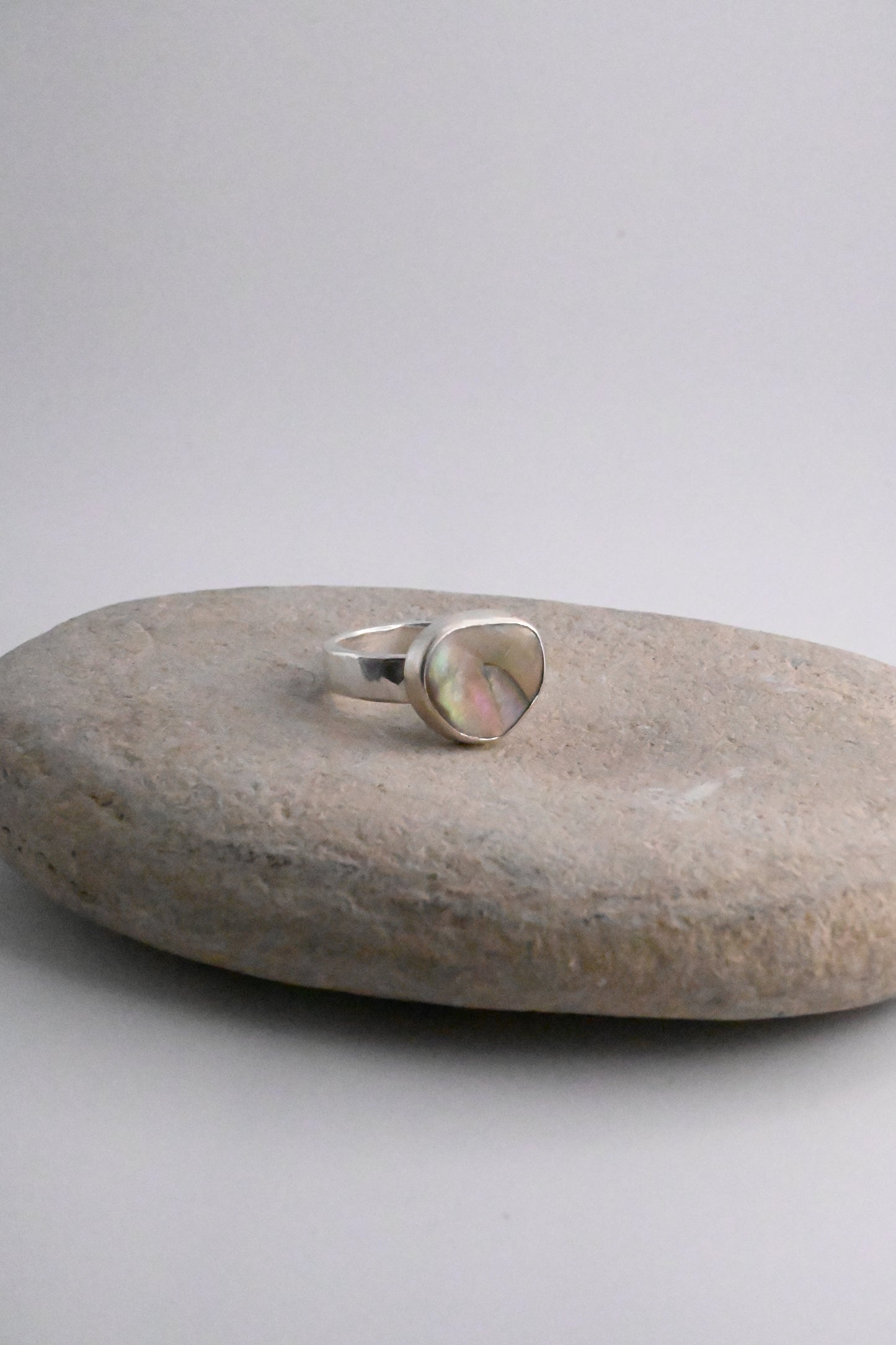 Abalone Ring 5mm [Size 7]