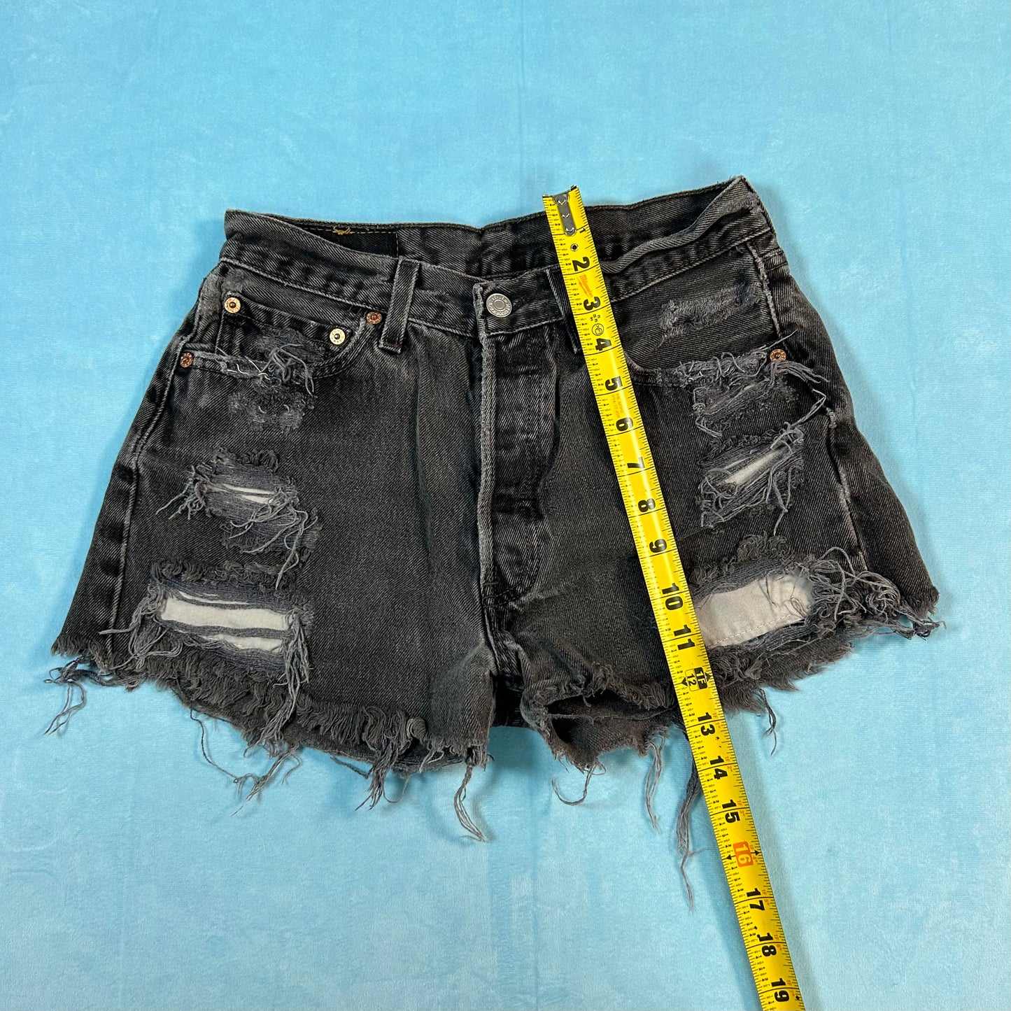 Vintage Levis' 501 Short [Size 28]